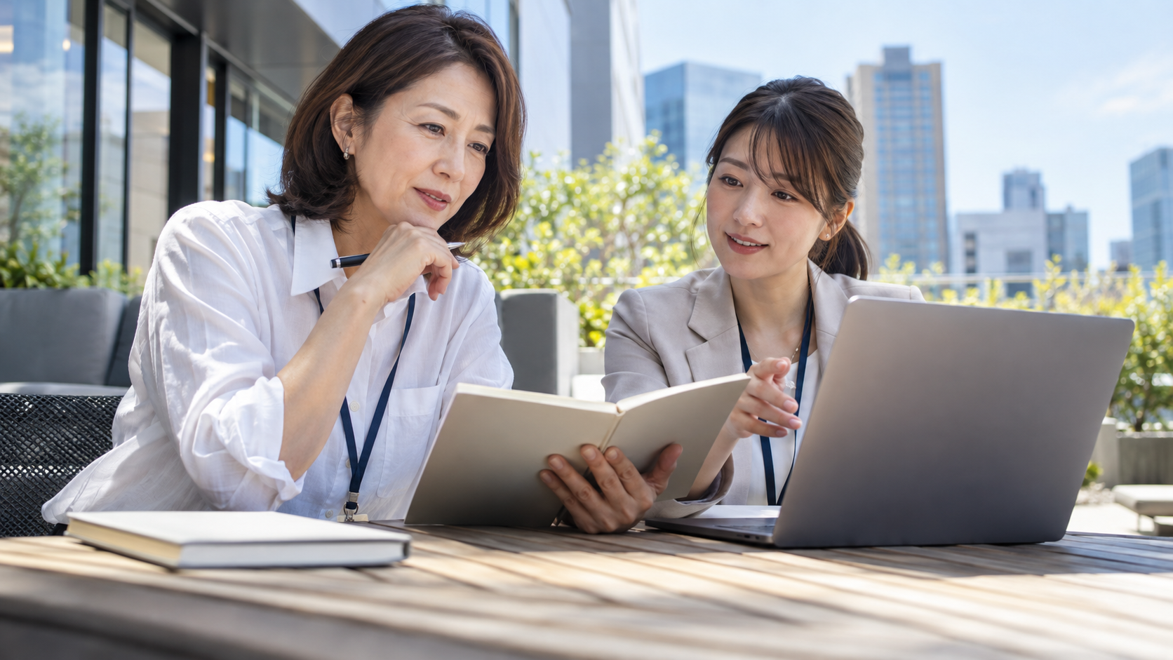中途採用の社内連携を相談・確認するイメージ